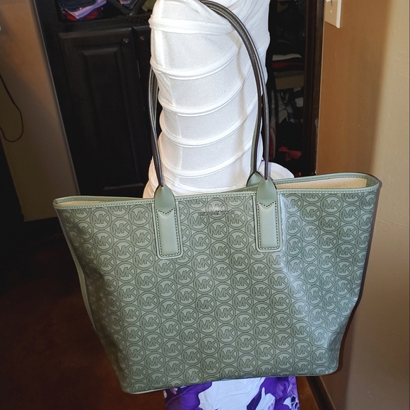 AUTHENTIC Michael Kors tote purse💖  💖 - Picture 1 of 9